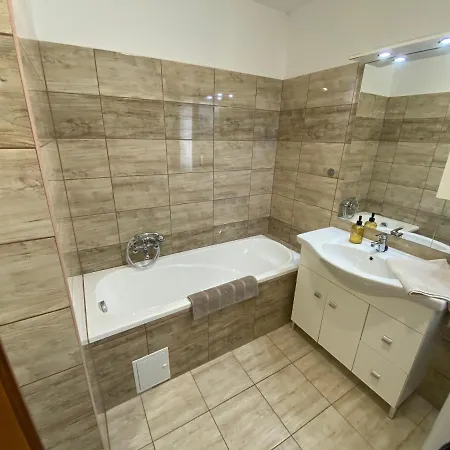 Green Garden Apartman Apartment *